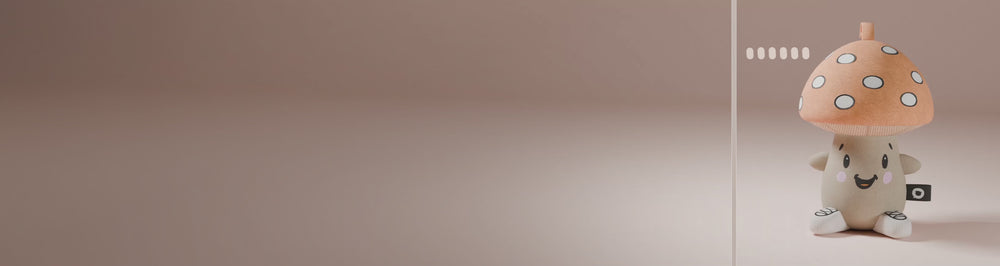 Lenabo Starter Kits Banner mit Lenabie und Auszeichnungssiegeln – zeigt die einfache Aktivierung des smarten Spielsystems durch Einsetzen des Lenabo Smart Speakers in ein Lenabie und haptische Bedienung per Knopfdruck; das smarte Spielsystem wurde mit dem Innovation Award (Toys & Education) ausgezeichnet und ist für die Top10 Baby & Kind 2026 nominiert; Kunden haben die Möglichkeit vorkonfigurierte Starter Kits zu erwerben oder sich individuelle Bundles im Lenabo Online Shop zu konfigurieren.