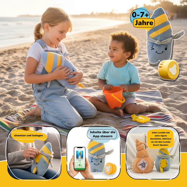 Kinder spielen am Strand mit Lenabie Nalu (Surfboard) aus dem Lenabo Starter Kit – Hörspiel-Kuscheltier mit mobilem Lenabo Smart Speaker, per App steuerbar, 60+ Minuten Audioinhalt, geeignet für 0–7+ Jahre.